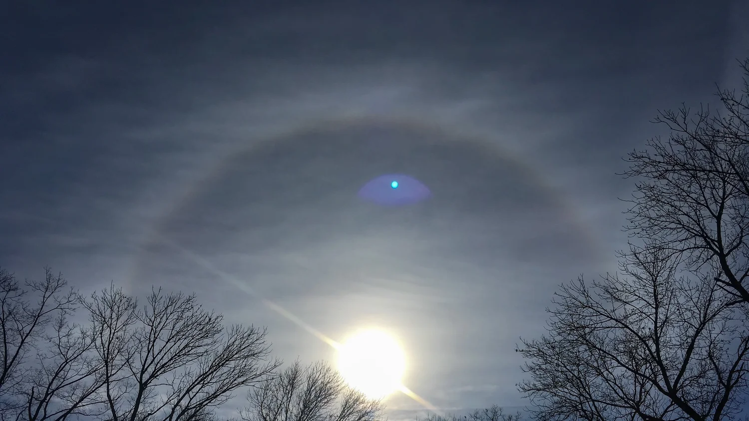 Cirrostratus fibratus undulatus (Cs fib un) with a 22° halo
